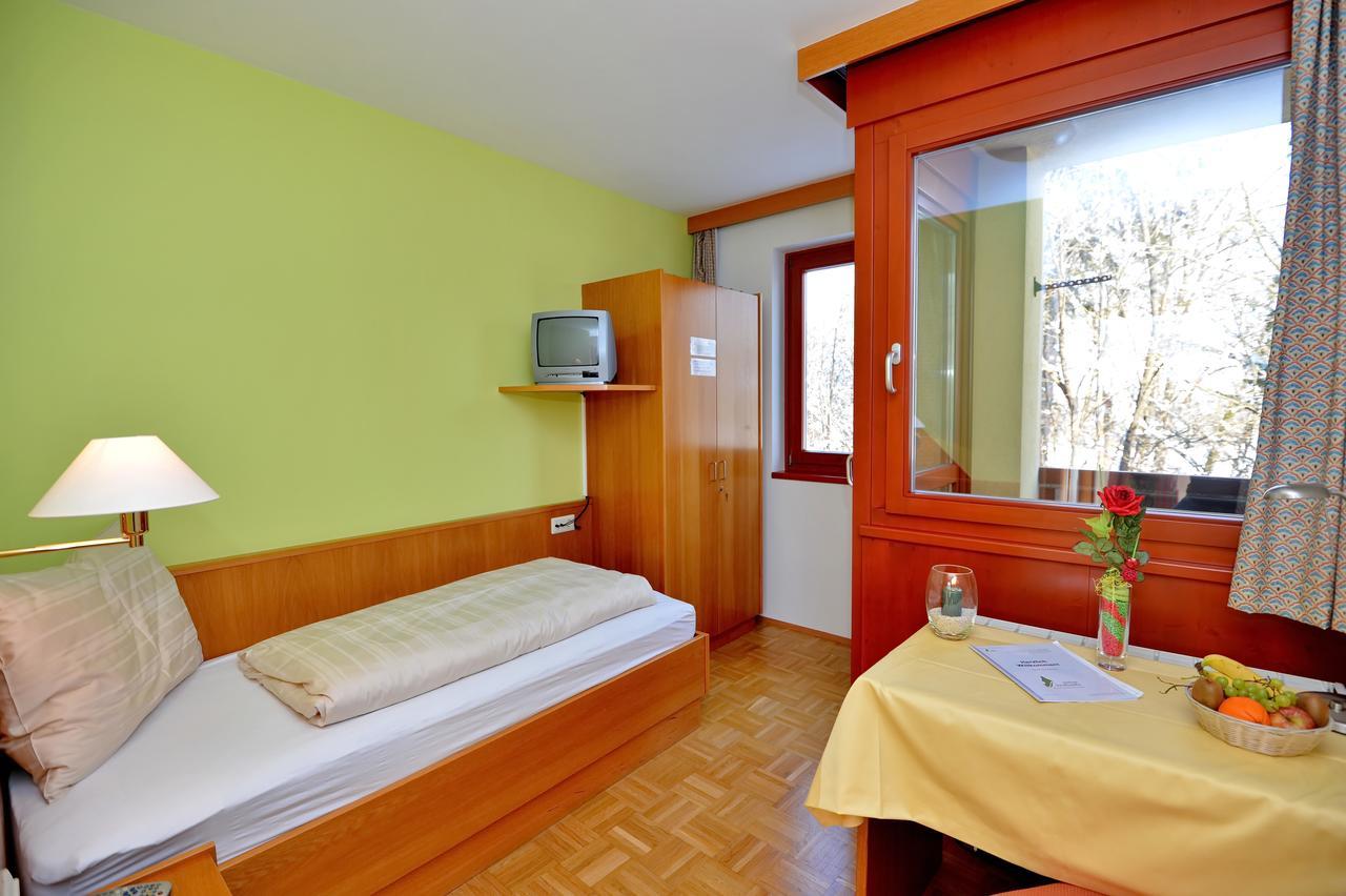 Bildungshaus Schloss Krastowitz Hotel Клагенфурт Екстериор снимка