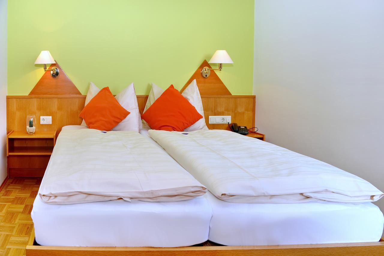 Bildungshaus Schloss Krastowitz Hotel Клагенфурт Екстериор снимка
